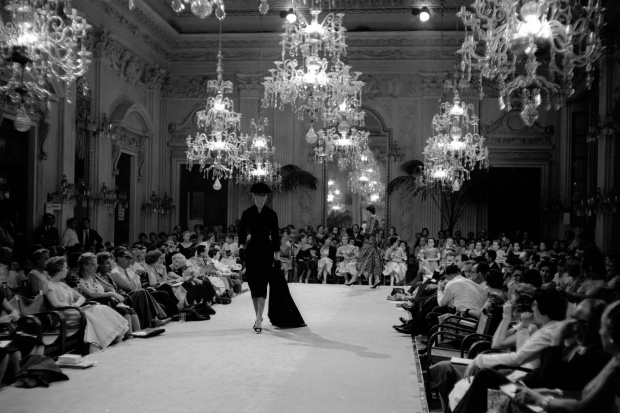 Fig.3. Valentino fashion show at Salla Bianca, Palazzo Pitti, Firenze; Milan Fashion Week 1964.